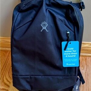 NEW Hydro Flask Black journey 20L Backpack
